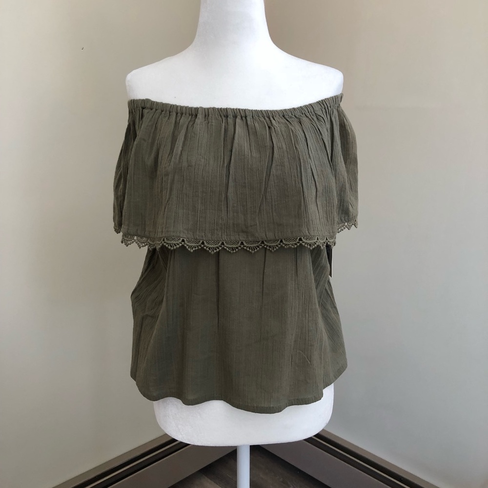 Price⬇️ NWT Billabong Off The Shoulder Top